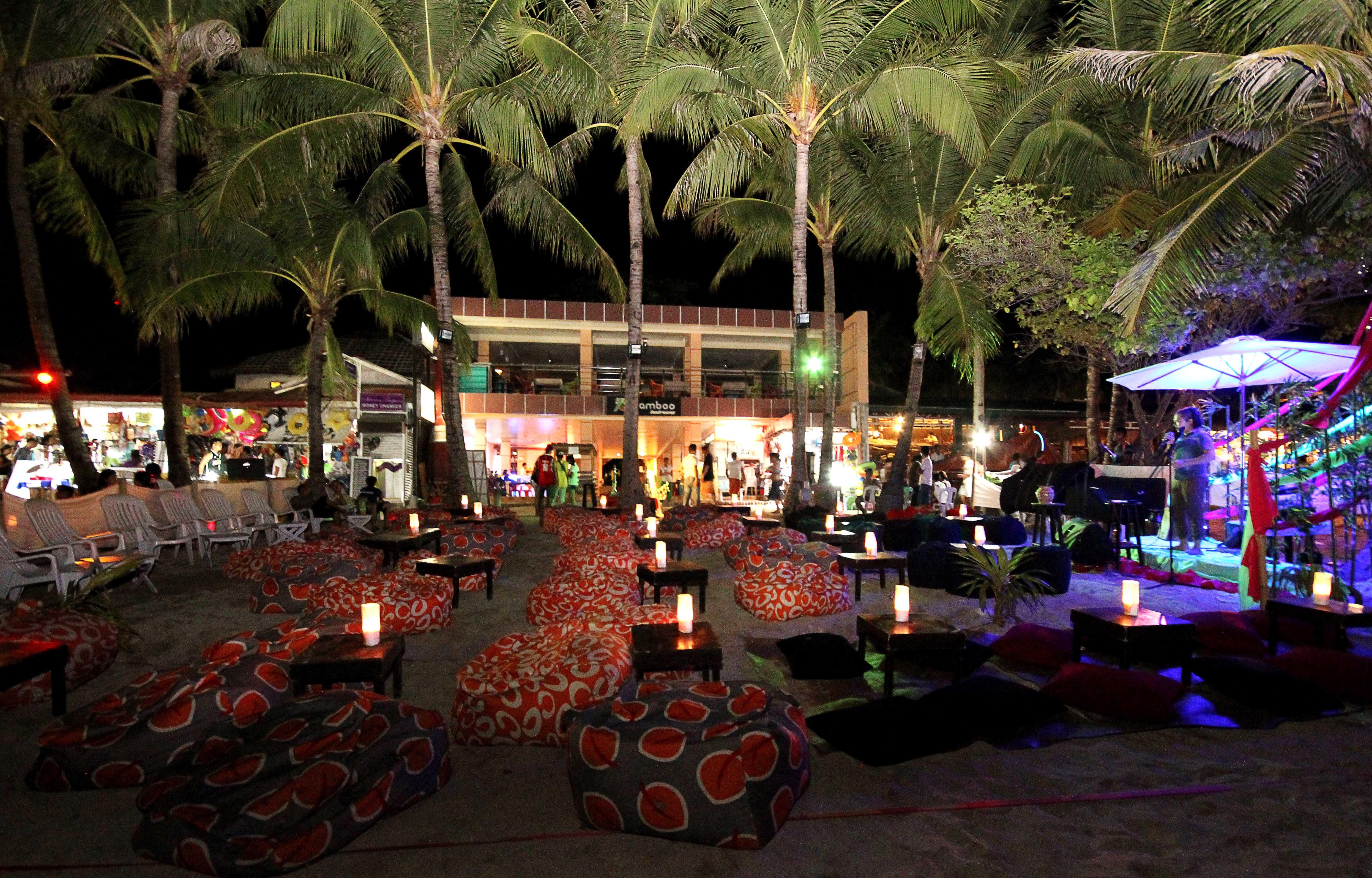 Bamboo Beach Resort & Restaurant Manoc-Manoc Bagian luar foto