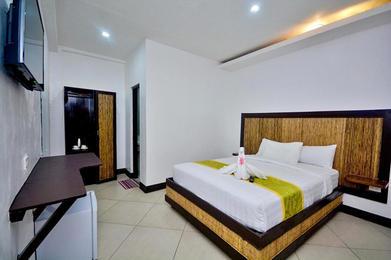 Bamboo Beach Resort & Restaurant Manoc-Manoc Bagian luar foto