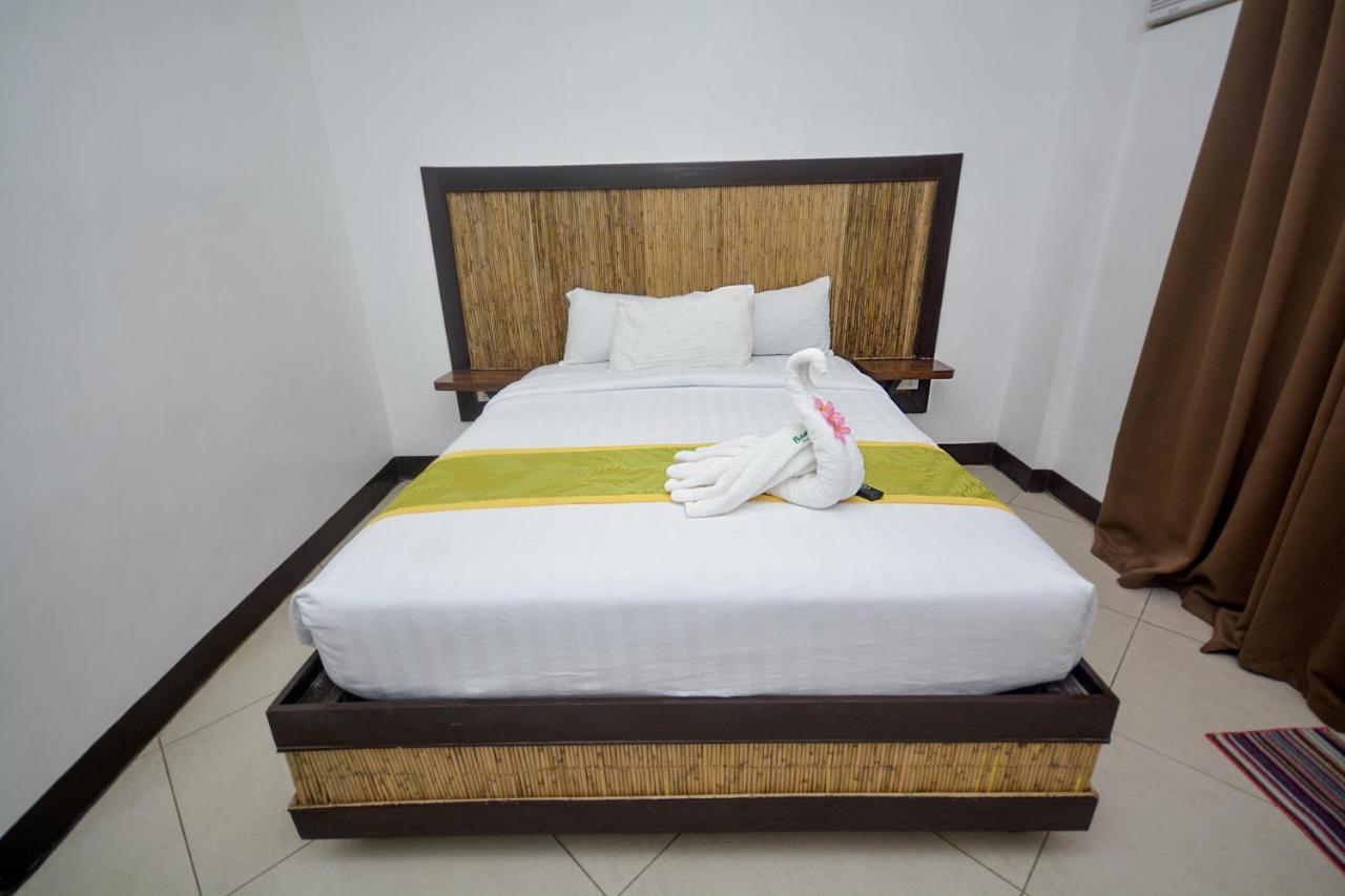 Bamboo Beach Resort & Restaurant Manoc-Manoc Bagian luar foto