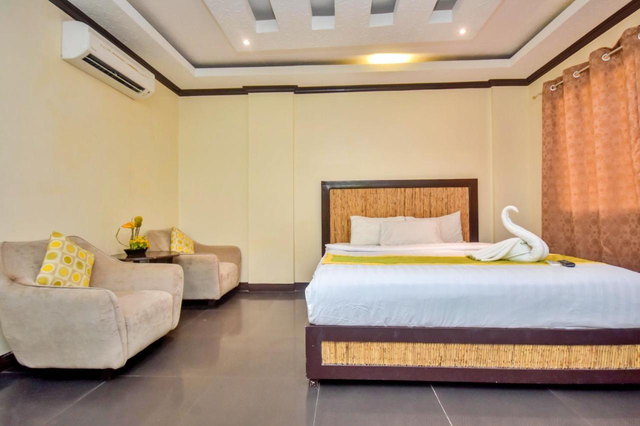 Bamboo Beach Resort & Restaurant Manoc-Manoc Bagian luar foto
