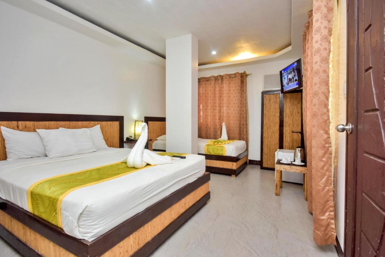 Bamboo Beach Resort & Restaurant Manoc-Manoc Bagian luar foto
