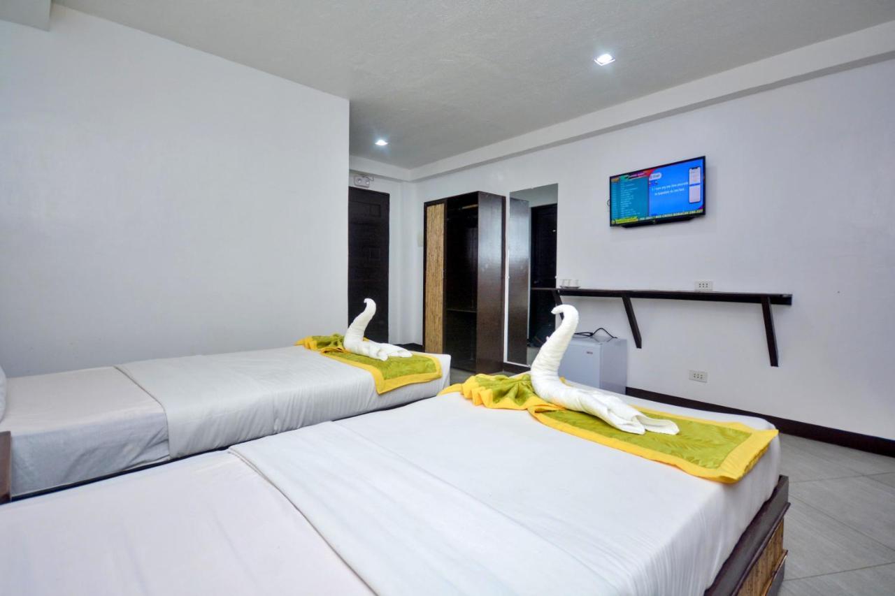 Bamboo Beach Resort & Restaurant Manoc-Manoc Bagian luar foto