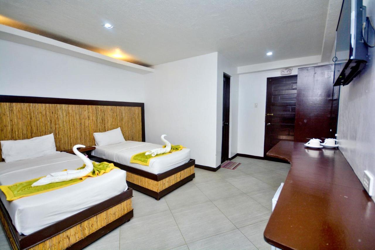 Bamboo Beach Resort & Restaurant Manoc-Manoc Bagian luar foto