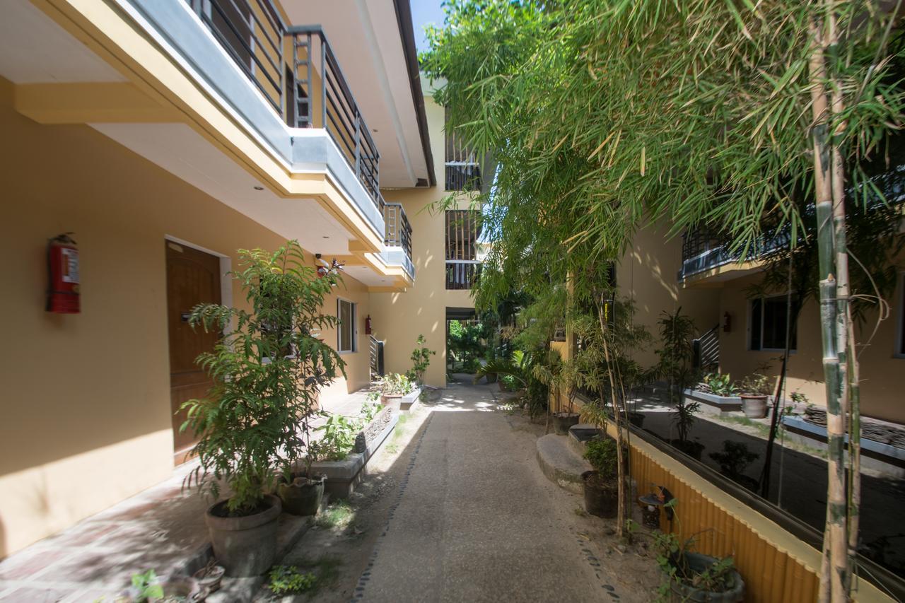 Bamboo Beach Resort & Restaurant Manoc-Manoc Bagian luar foto