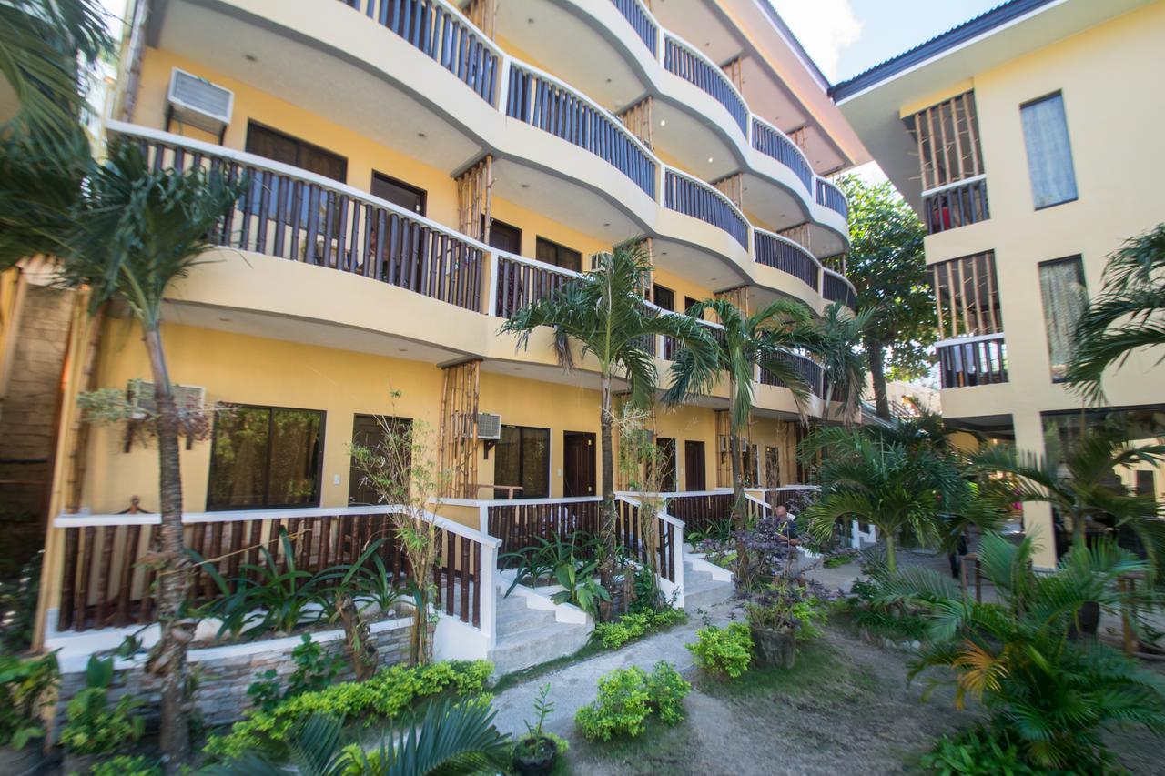 Bamboo Beach Resort & Restaurant Manoc-Manoc Bagian luar foto